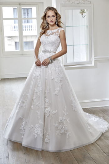 Beautiful ballgown wedding dress by Ronald Joyce