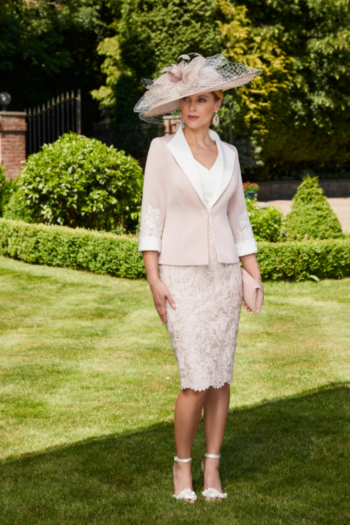 Beautiful Knee-length lace dress by Veni Infantino